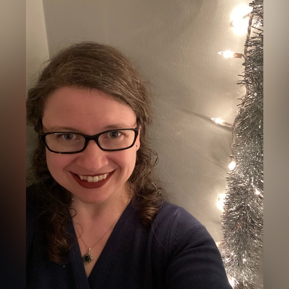 Meet your Posher, Angela - Picture 2 of 4